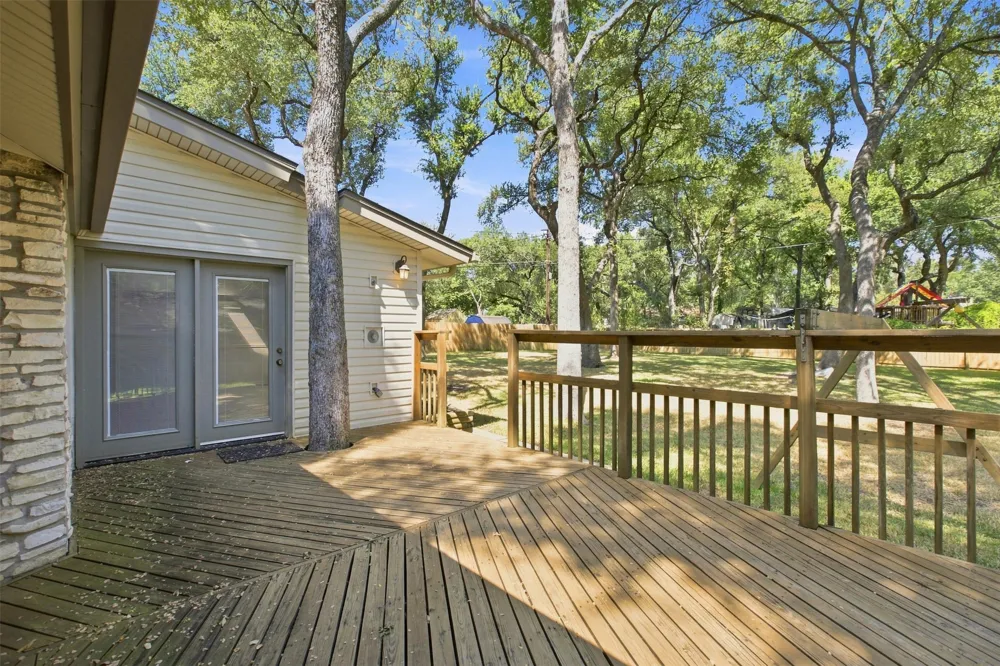 9202 Shady Oaks Drive Austin, TX 78729