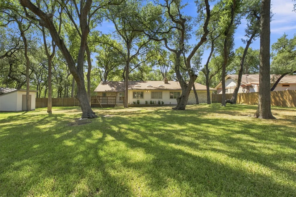 9202 Shady Oaks Drive Austin, TX 78729
