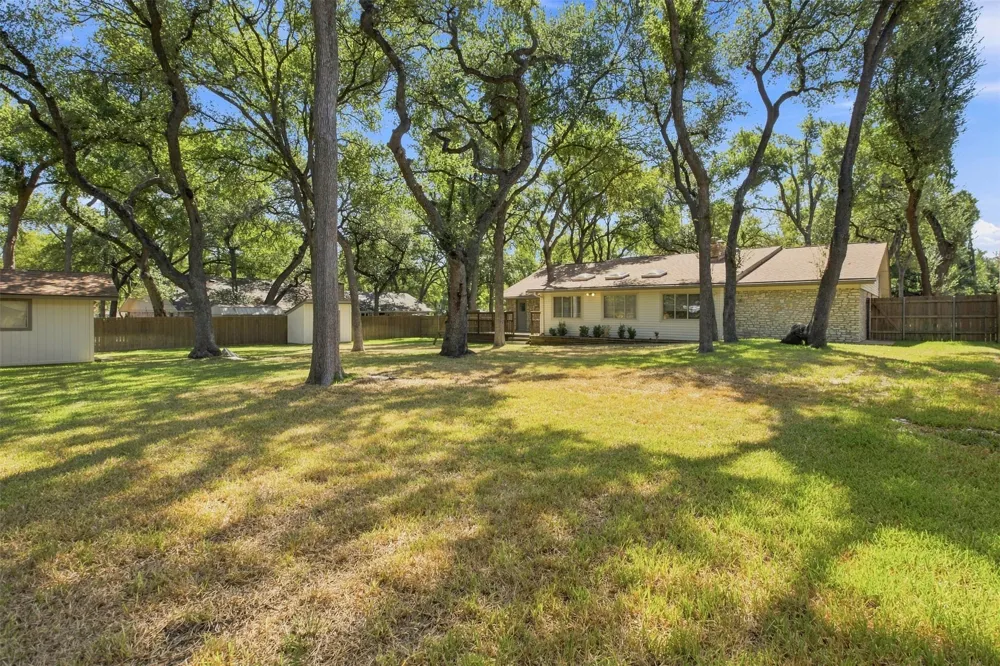 9202 Shady Oaks Drive Austin, TX 78729