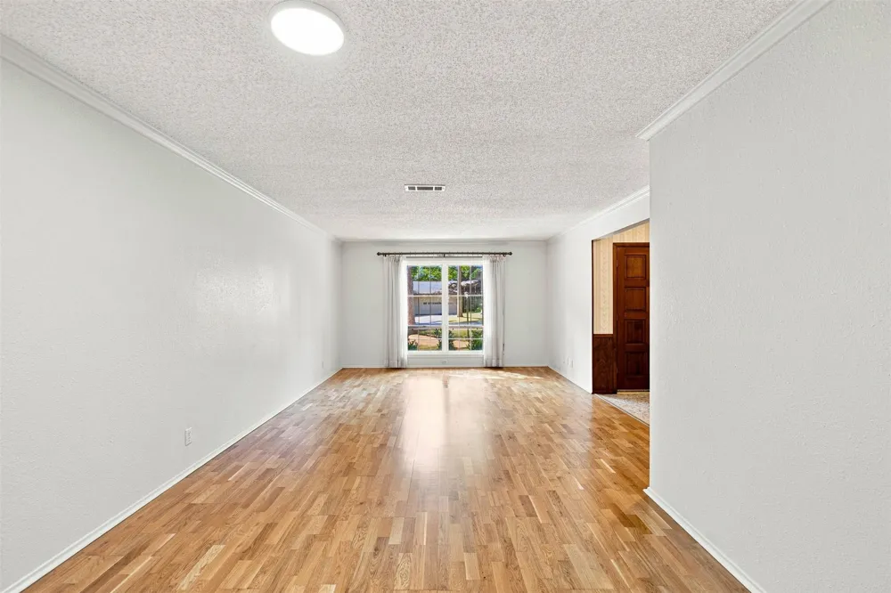 9202 Shady Oaks Drive Austin, TX 78729