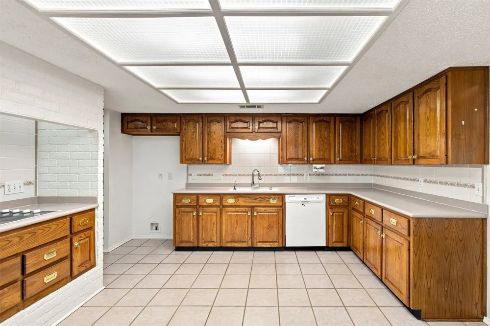 9202 Shady Oaks Drive Austin, TX 78729