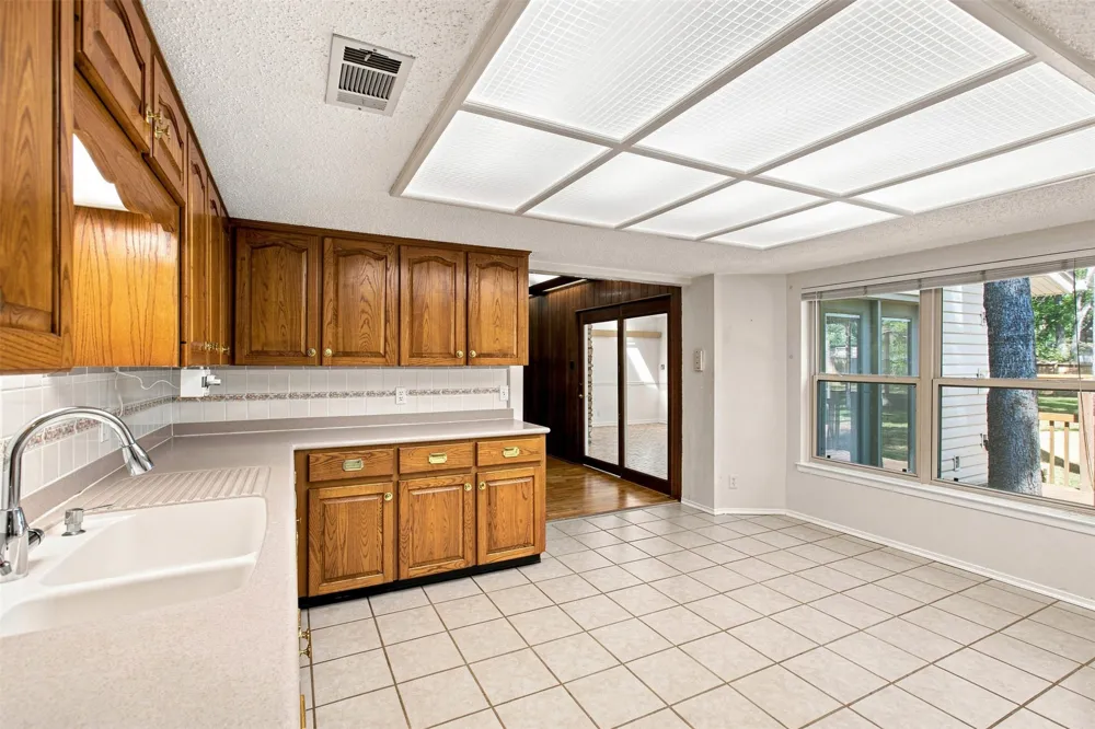 9202 Shady Oaks Drive Austin, TX 78729