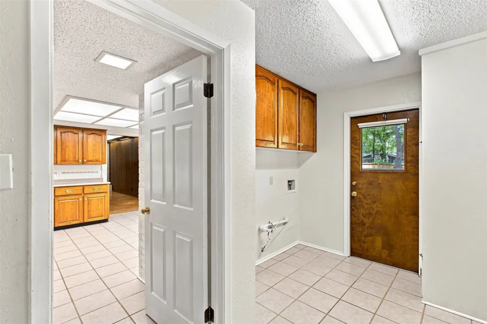 9202 Shady Oaks Drive Austin, TX 78729