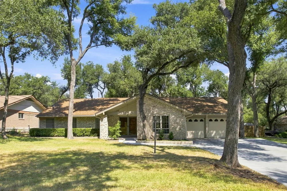 9202 Shady Oaks Drive Austin, TX 78729