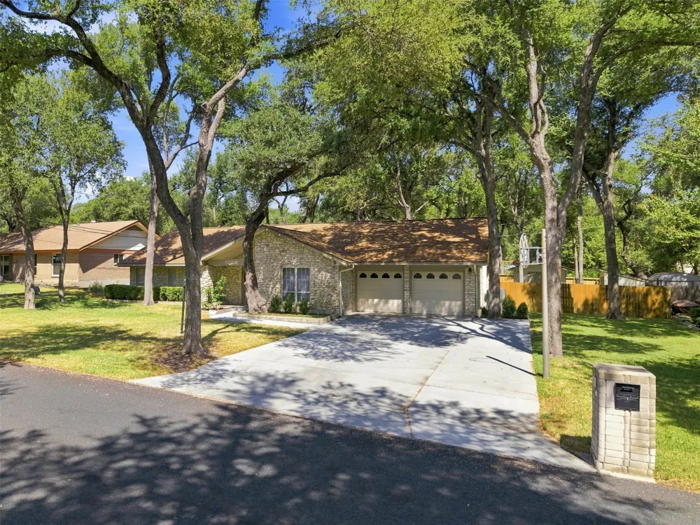 9202 Shady Oaks Drive Austin, TX 78729