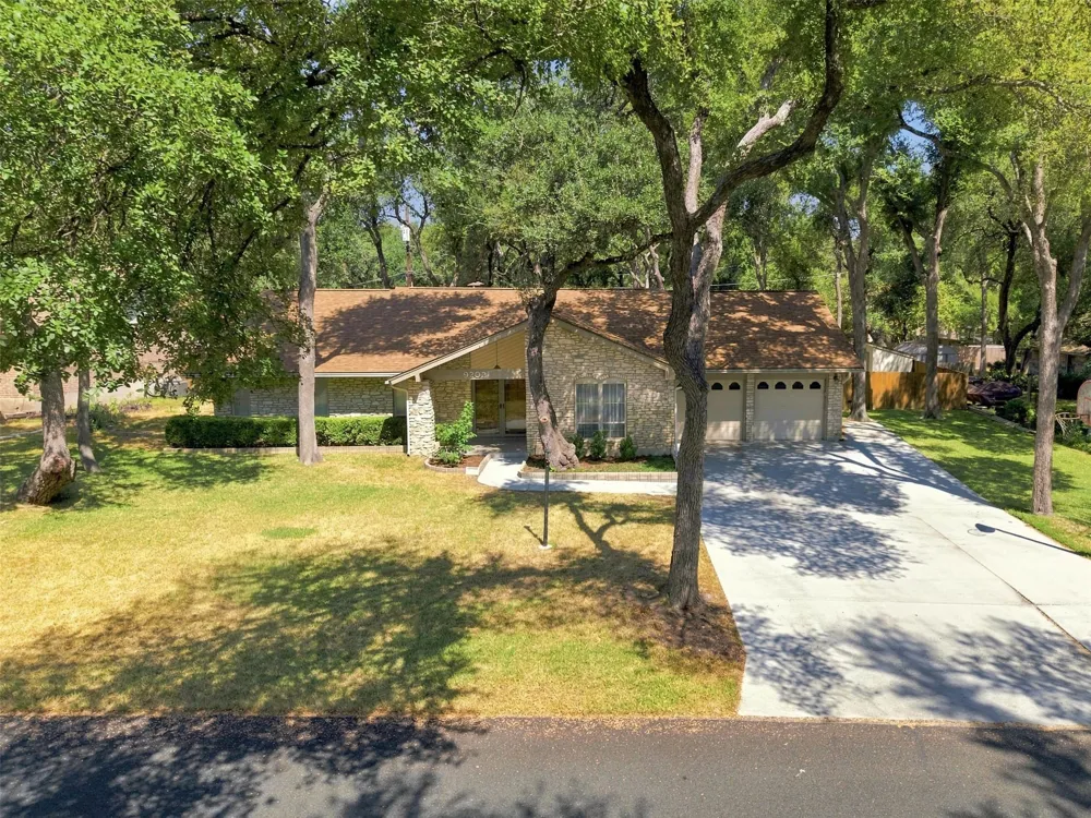 9202 Shady Oaks Drive Austin, TX 78729