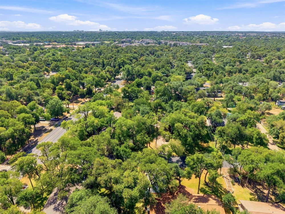 9202 Shady Oaks Drive Austin, TX 78729