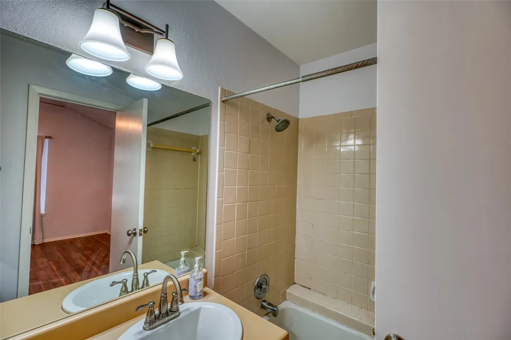 1411 Gracy Farms Lane #41 Austin, TX 78758