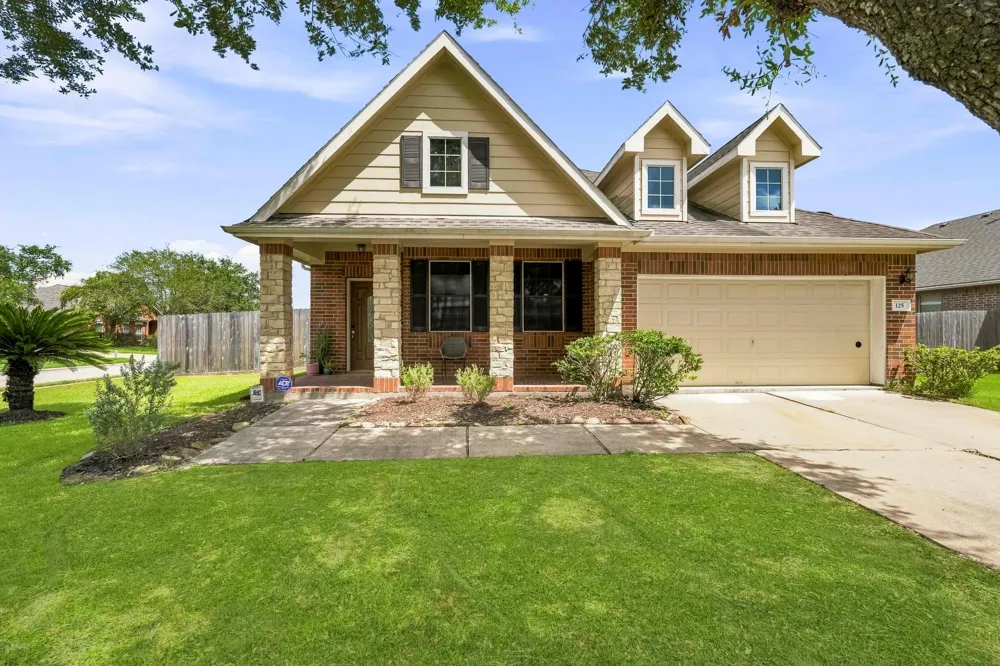 125 Avery Springs Lane Dickinson, TX 77539