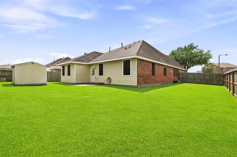 125 Avery Springs Lane Dickinson, TX 77539