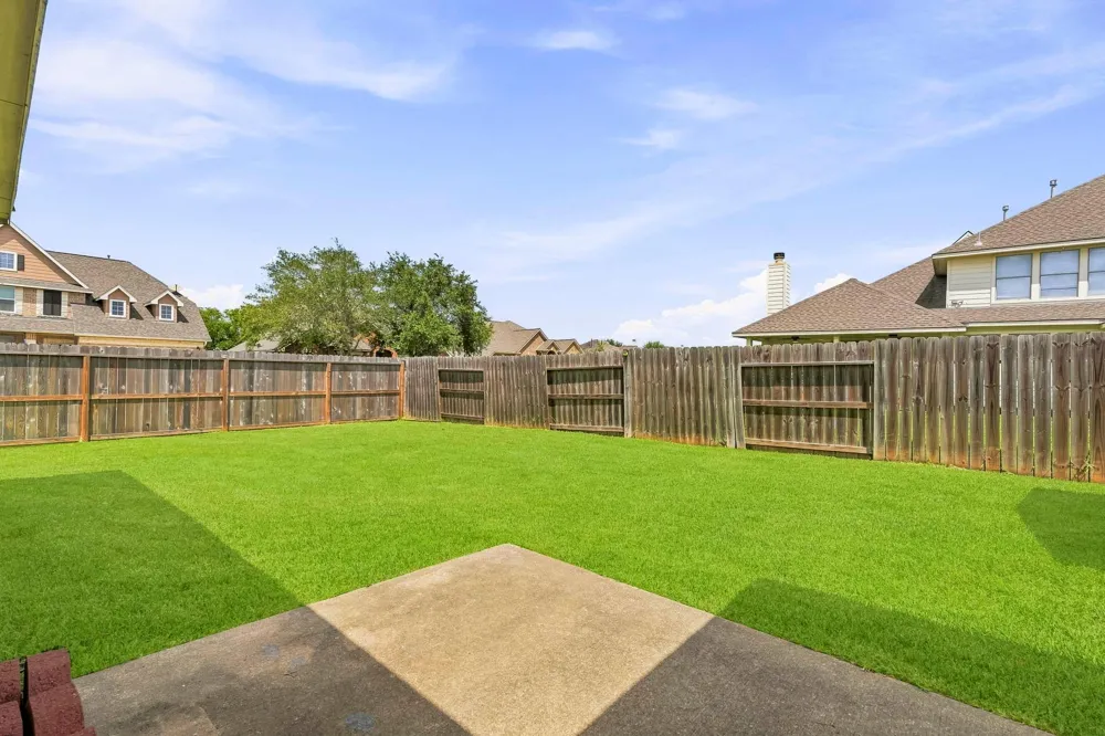 125 Avery Springs Lane Dickinson, TX 77539