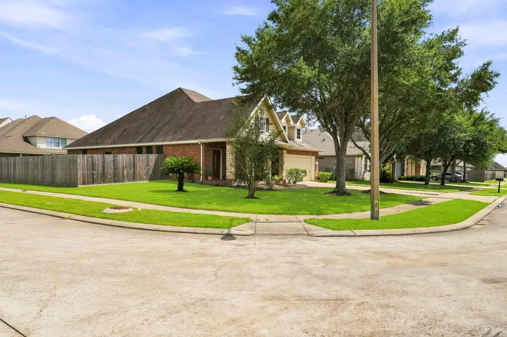 125 Avery Springs Lane Dickinson, TX 77539