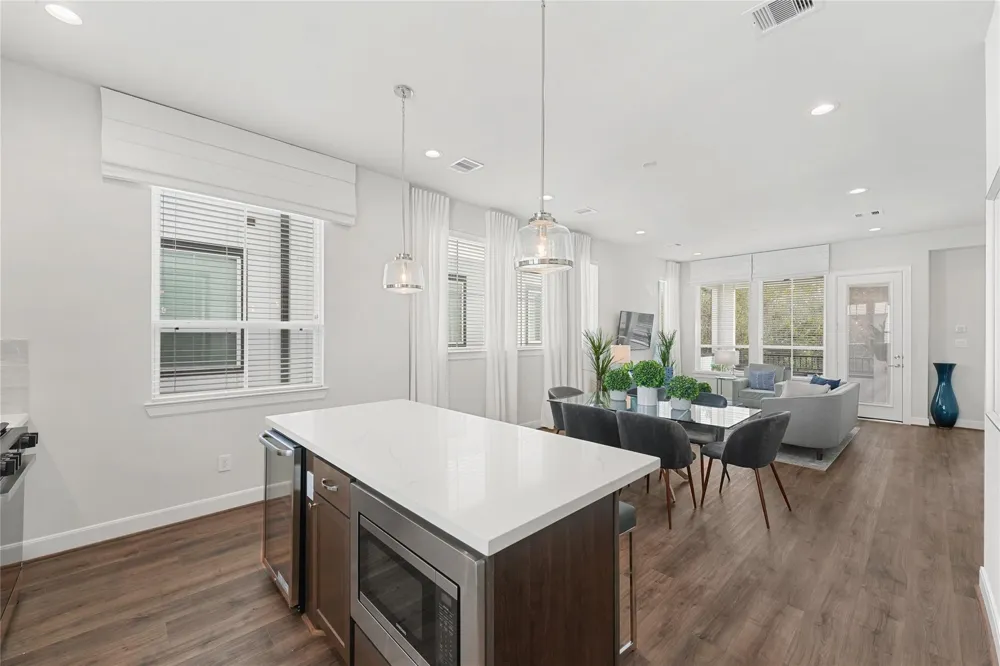 2704 Grand Fountains Drive #E Houston, TX 77054