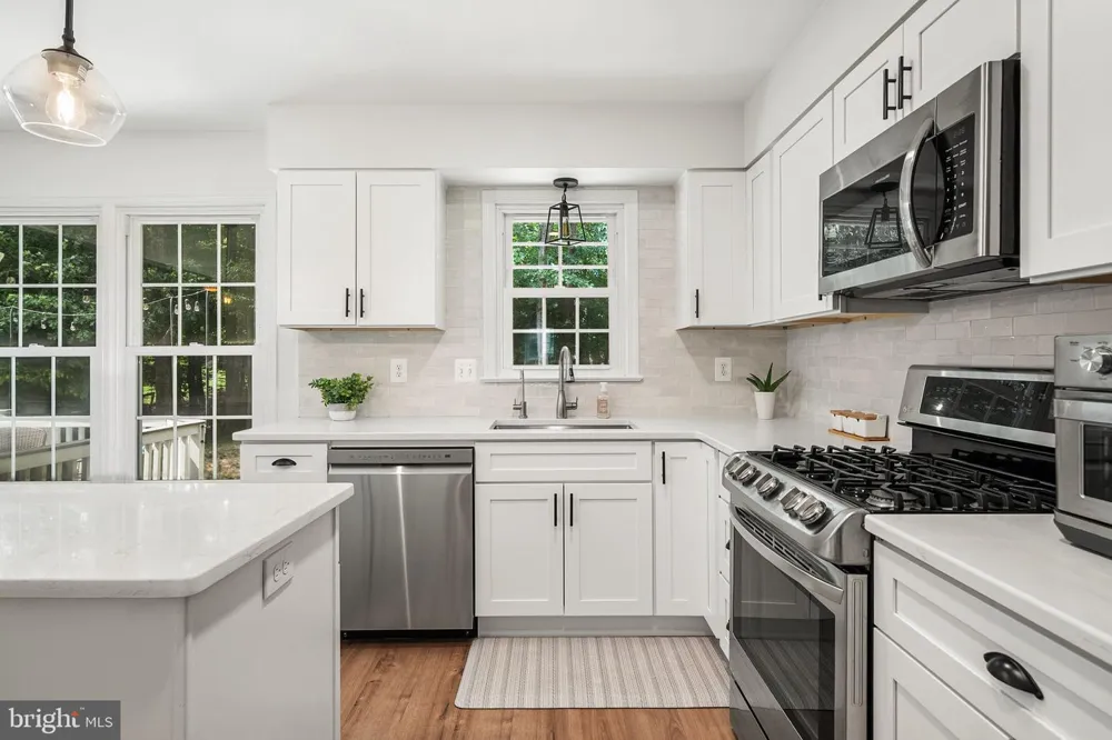 9113 NORTHEDGE DRIVE Springfield, VA 22153
