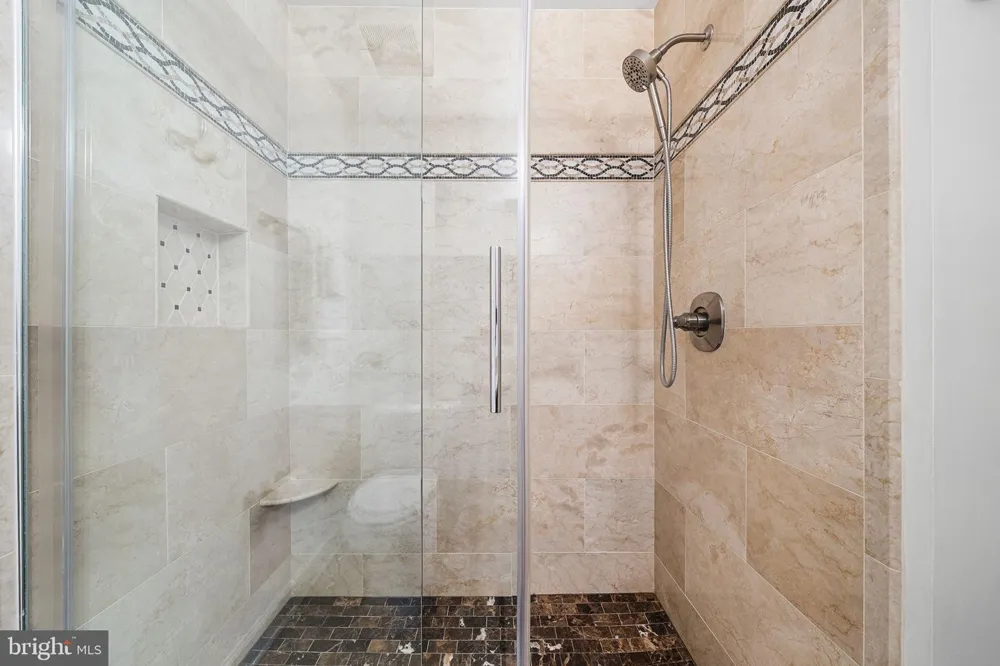9113 NORTHEDGE DRIVE Springfield, VA 22153