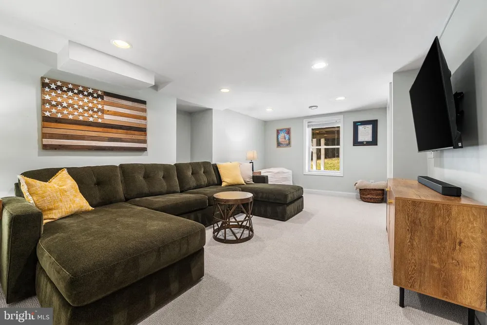 9113 NORTHEDGE DRIVE Springfield, VA 22153