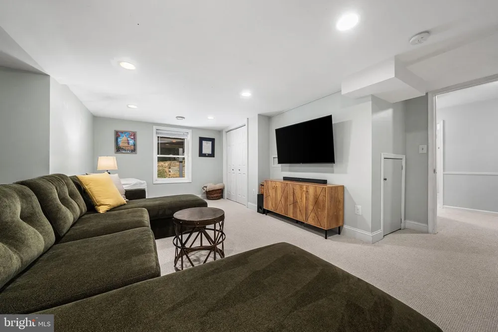 9113 NORTHEDGE DRIVE Springfield, VA 22153