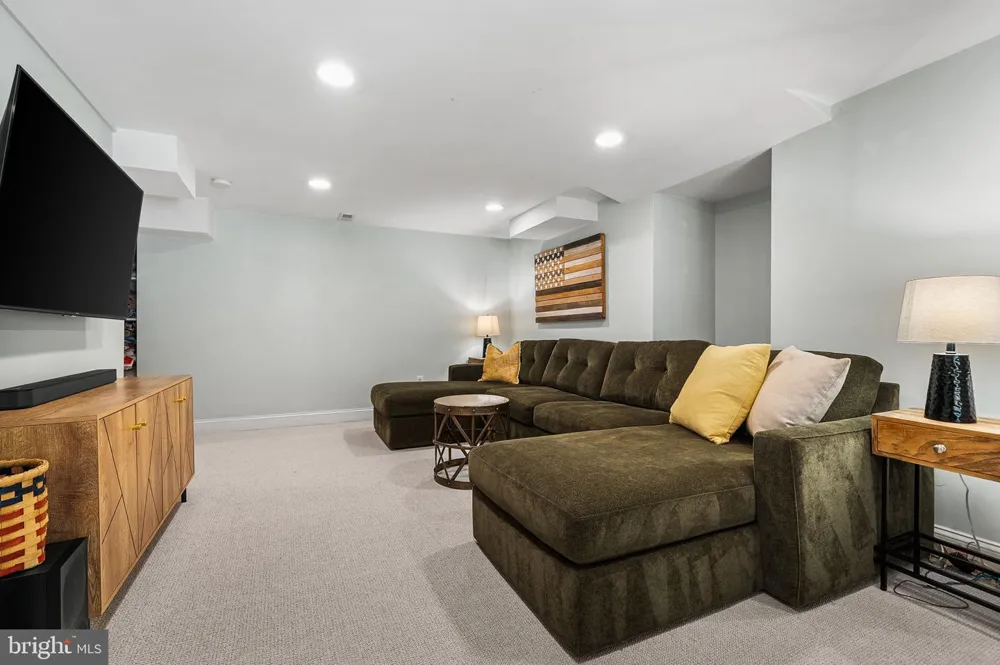 9113 NORTHEDGE DRIVE Springfield, VA 22153