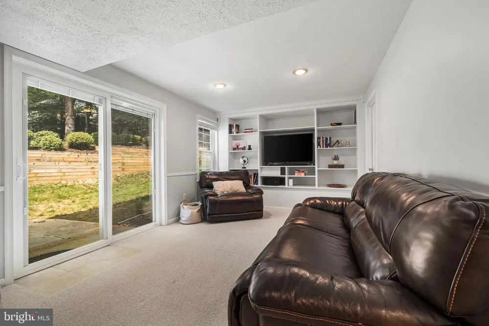 9113 NORTHEDGE DRIVE Springfield, VA 22153