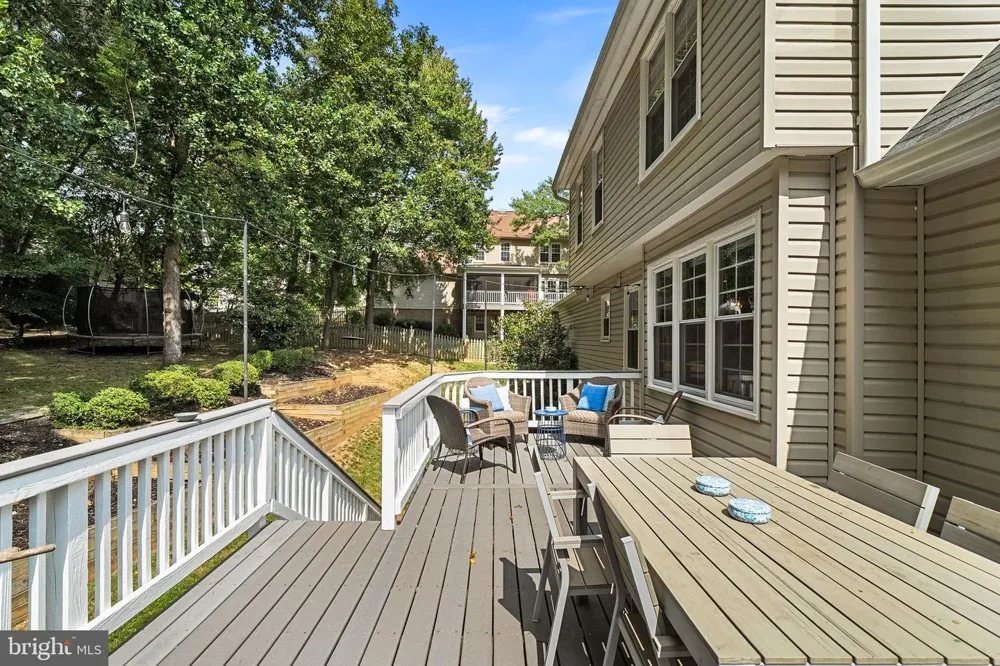 9113 NORTHEDGE DRIVE Springfield, VA 22153