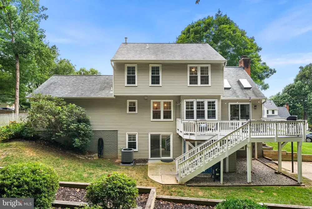 9113 NORTHEDGE DRIVE Springfield, VA 22153