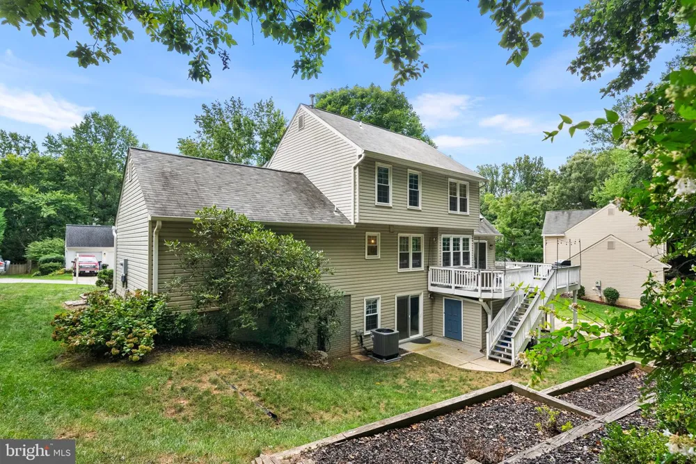 9113 NORTHEDGE DRIVE Springfield, VA 22153