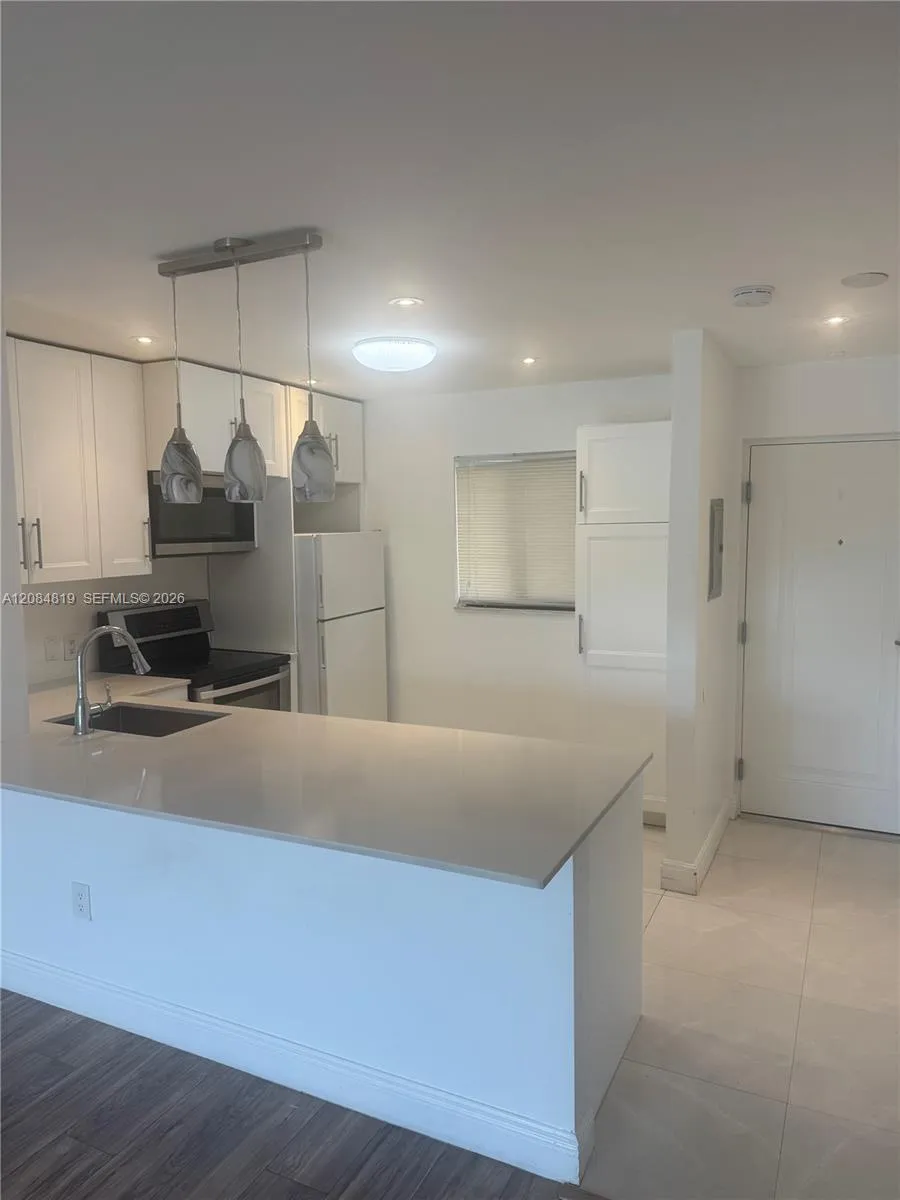 7810 Camino Real #i-306 Miami, FL 33143