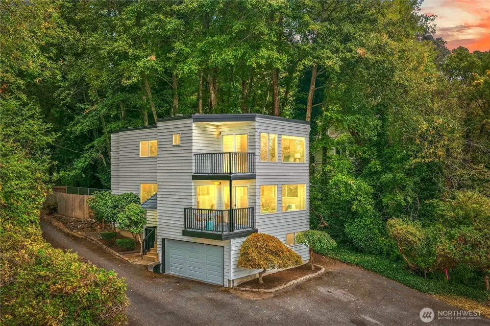 6205 NE 125th Street Kirkland, WA 98034