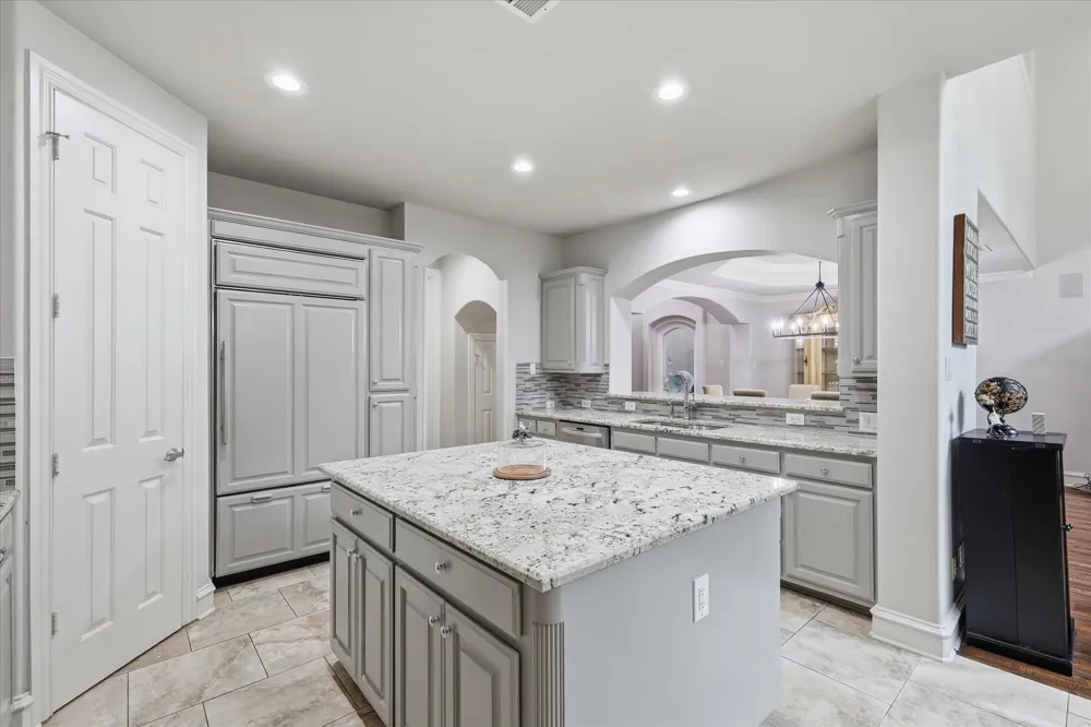 4222 Spyglass Hill Lane Irving, TX 75038