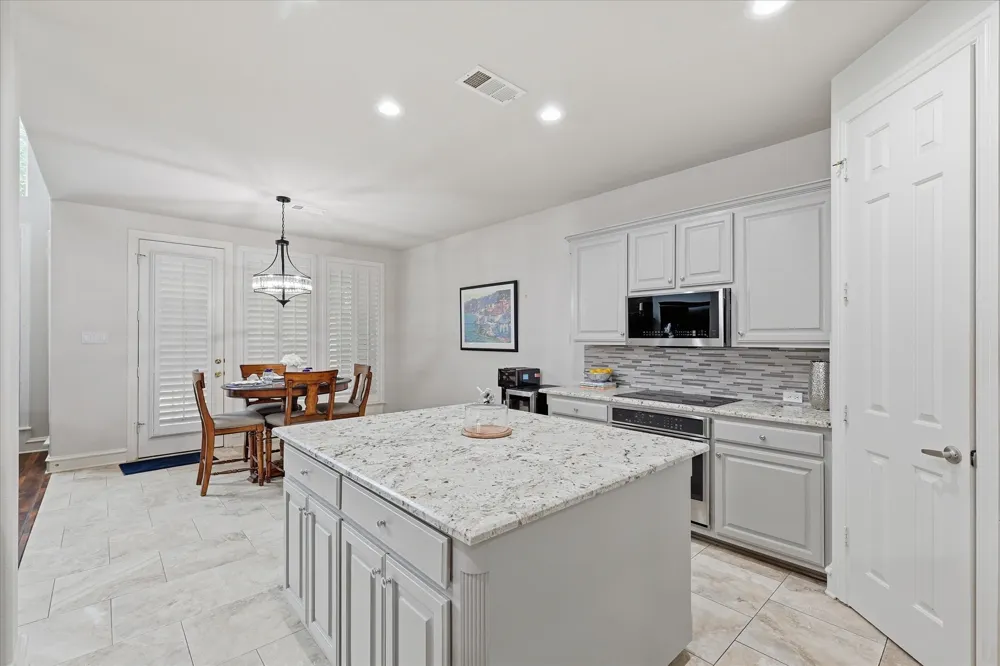 4222 Spyglass Hill Lane Irving, TX 75038