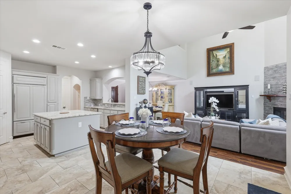 4222 Spyglass Hill Lane Irving, TX 75038