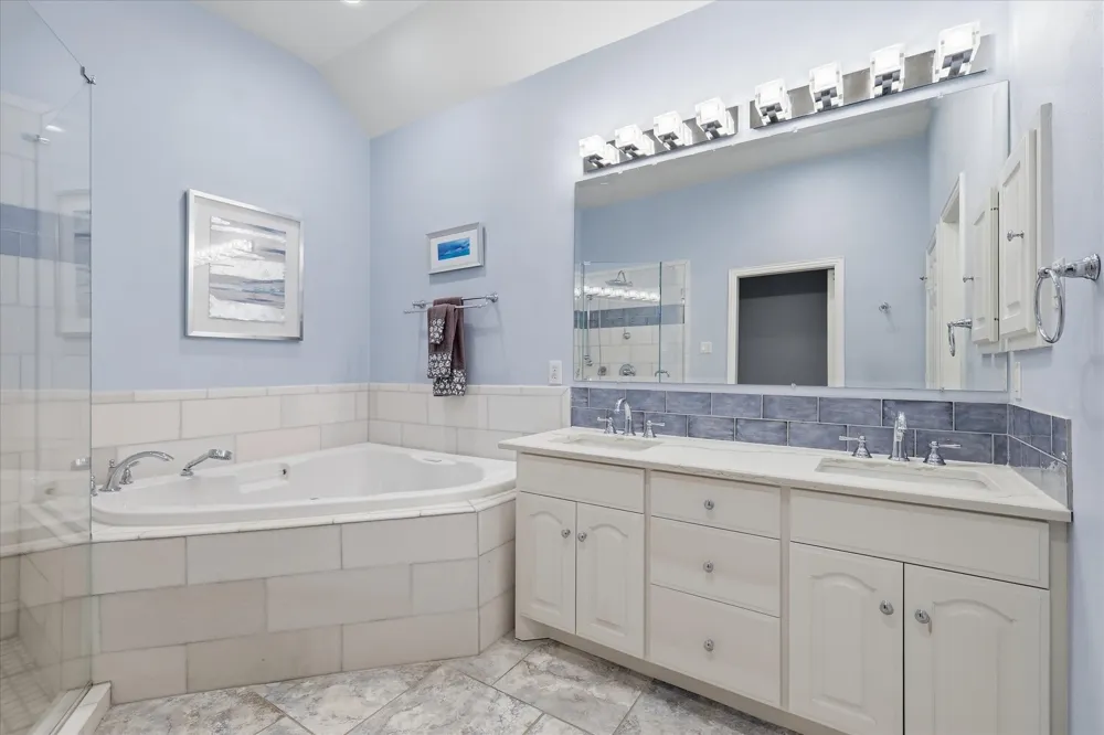 4222 Spyglass Hill Lane Irving, TX 75038