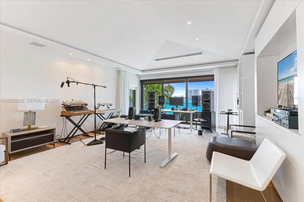 401 E Rivo Alto Dr Miami Beach, FL 33139
