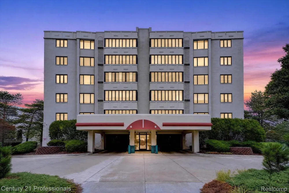 43000 12 OAKS CRESCENT DRIVE #4022 Novi City, MI 48377