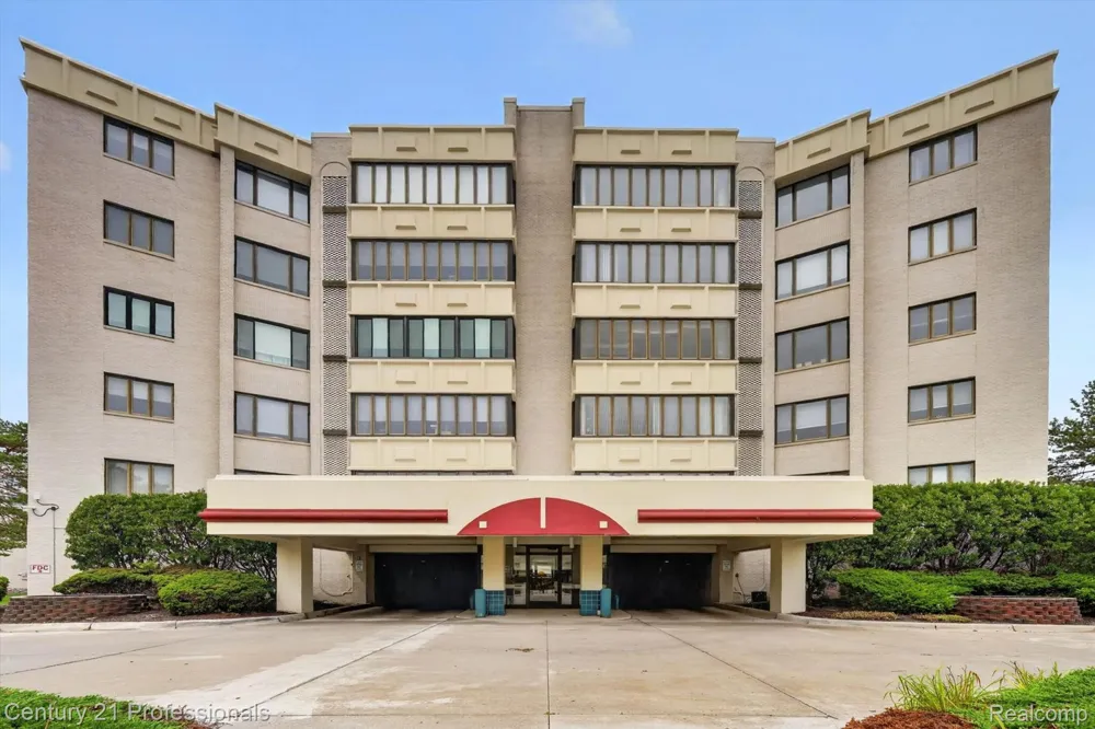 43000 12 OAKS CRESCENT DRIVE #4022 Novi City, MI 48377