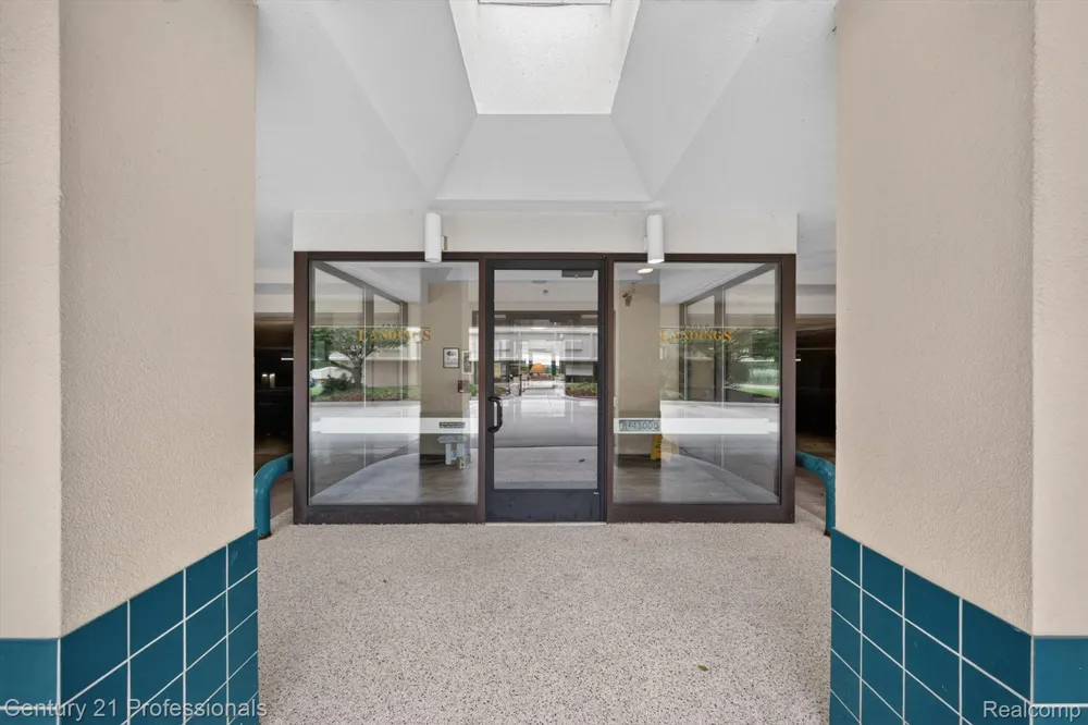 43000 12 OAKS CRESCENT DRIVE #4022 Novi City, MI 48377