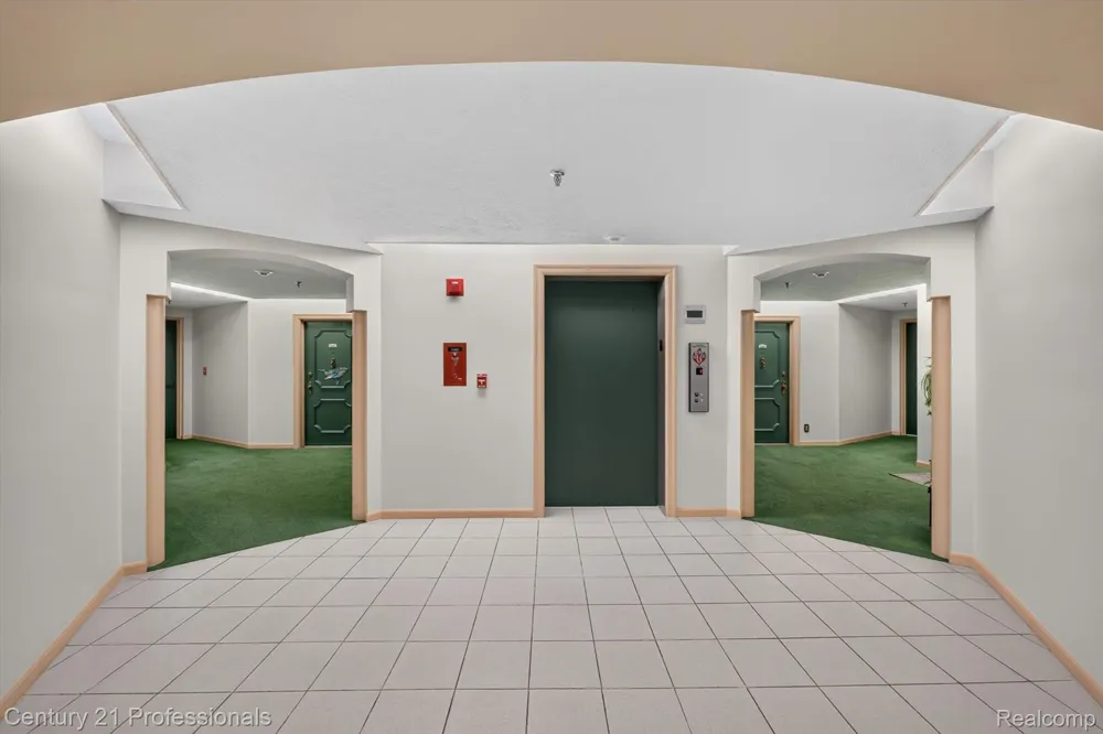 43000 12 OAKS CRESCENT DRIVE #4022 Novi City, MI 48377