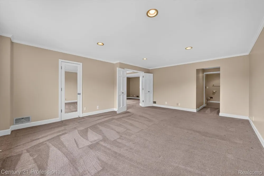 43000 12 OAKS CRESCENT DRIVE #4022 Novi City, MI 48377