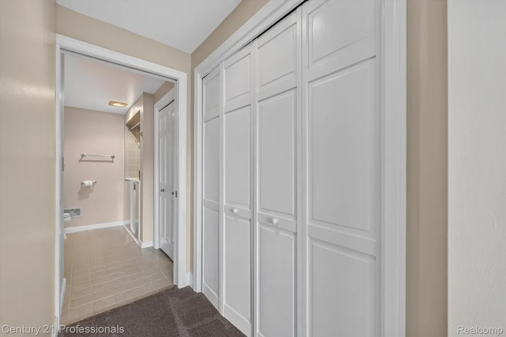 43000 12 OAKS CRESCENT DRIVE #4022 Novi City, MI 48377