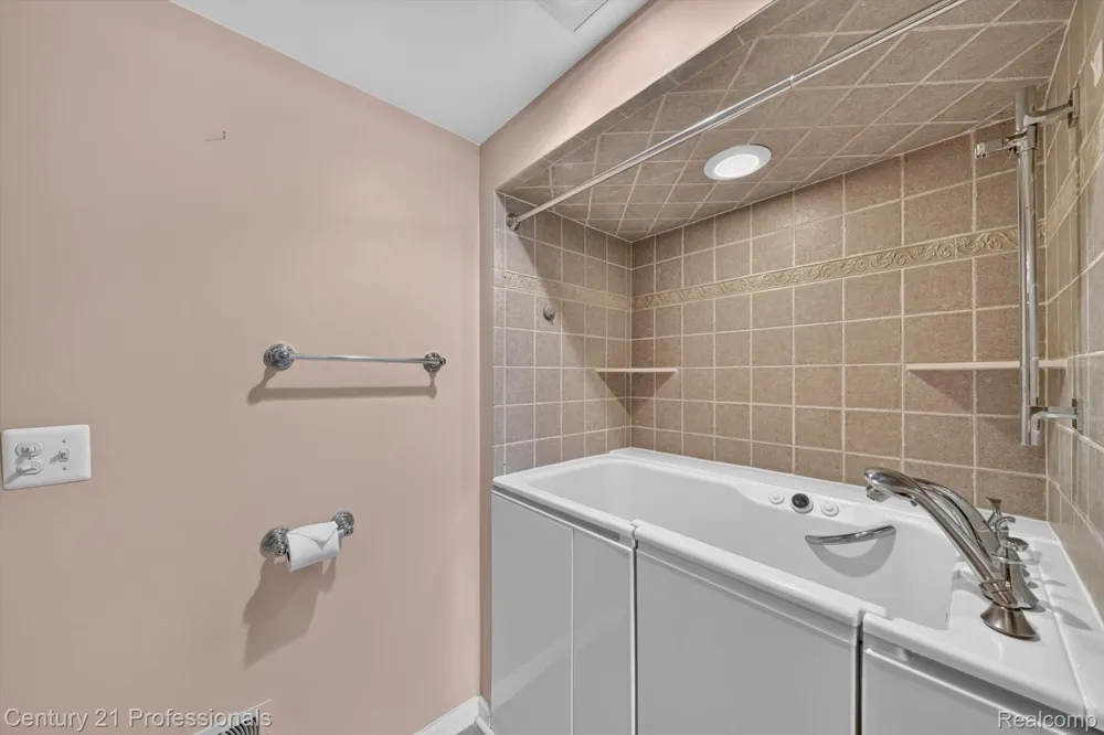 43000 12 OAKS CRESCENT DRIVE #4022 Novi City, MI 48377