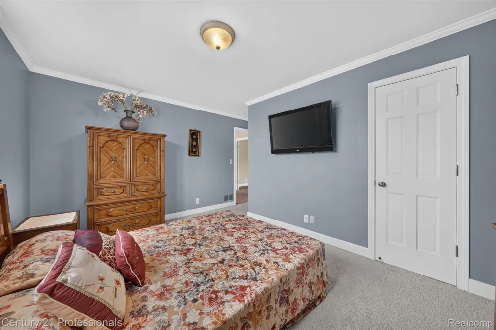 43000 12 OAKS CRESCENT DRIVE #4022 Novi City, MI 48377