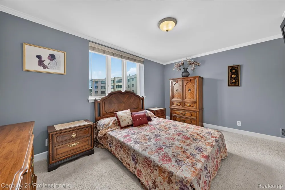 43000 12 OAKS CRESCENT DRIVE #4022 Novi City, MI 48377