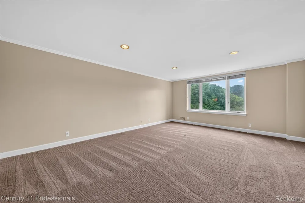 43000 12 OAKS CRESCENT DRIVE #4022 Novi City, MI 48377