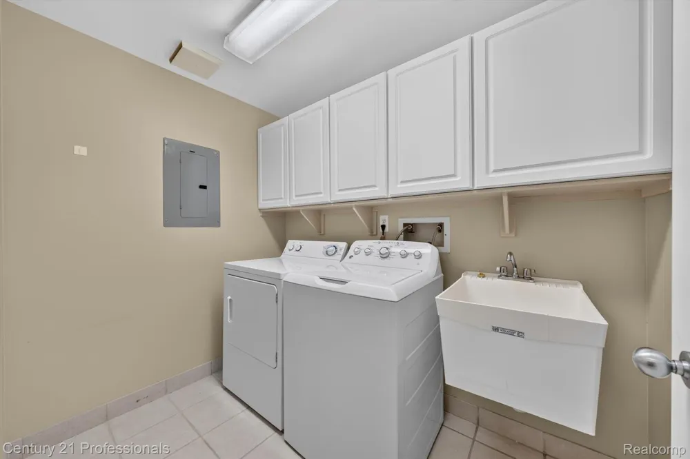 43000 12 OAKS CRESCENT DRIVE #4022 Novi City, MI 48377