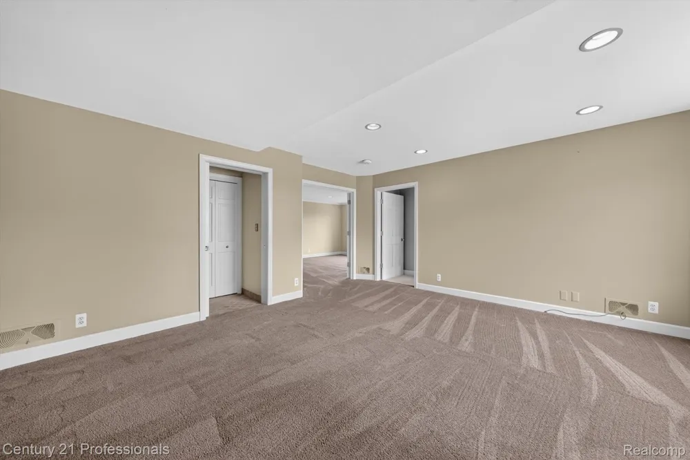 43000 12 OAKS CRESCENT DRIVE #4022 Novi City, MI 48377