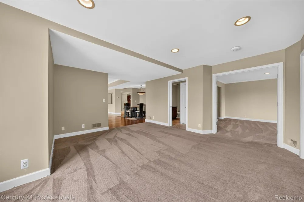 43000 12 OAKS CRESCENT DRIVE #4022 Novi City, MI 48377