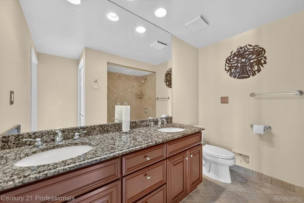 43000 12 OAKS CRESCENT DRIVE #4022 Novi City, MI 48377