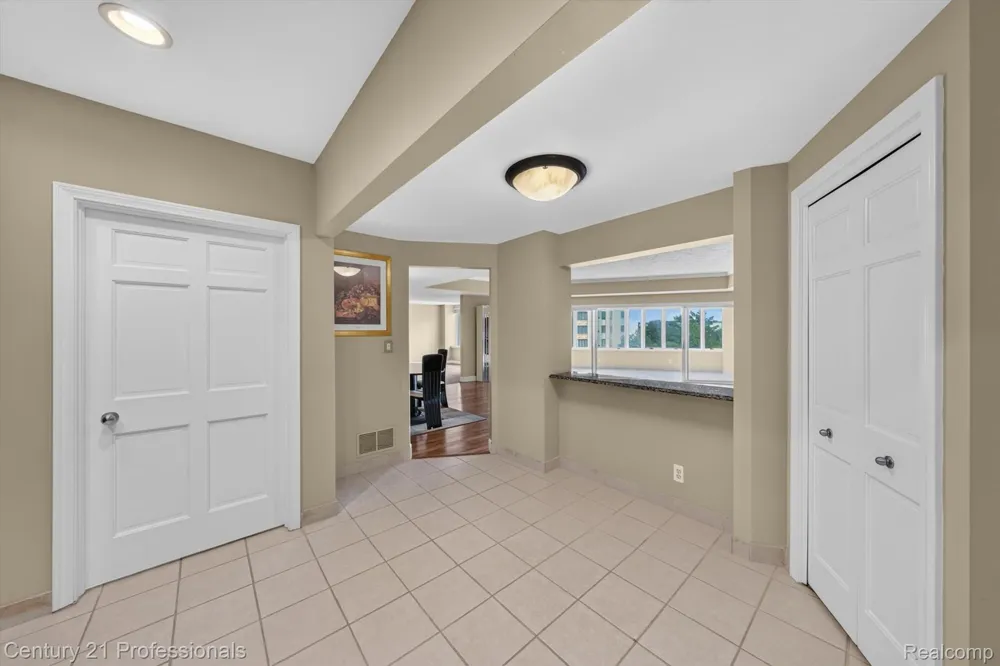 43000 12 OAKS CRESCENT DRIVE #4022 Novi City, MI 48377