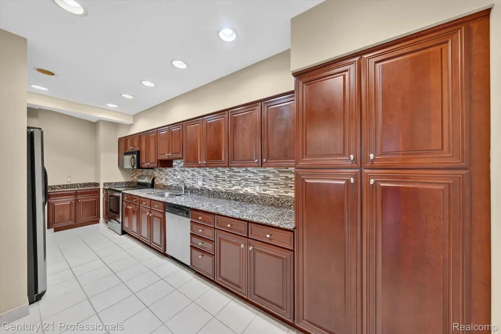 43000 12 OAKS CRESCENT DRIVE #4022 Novi City, MI 48377
