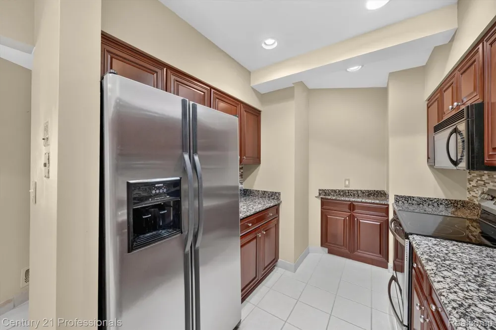 43000 12 OAKS CRESCENT DRIVE #4022 Novi City, MI 48377